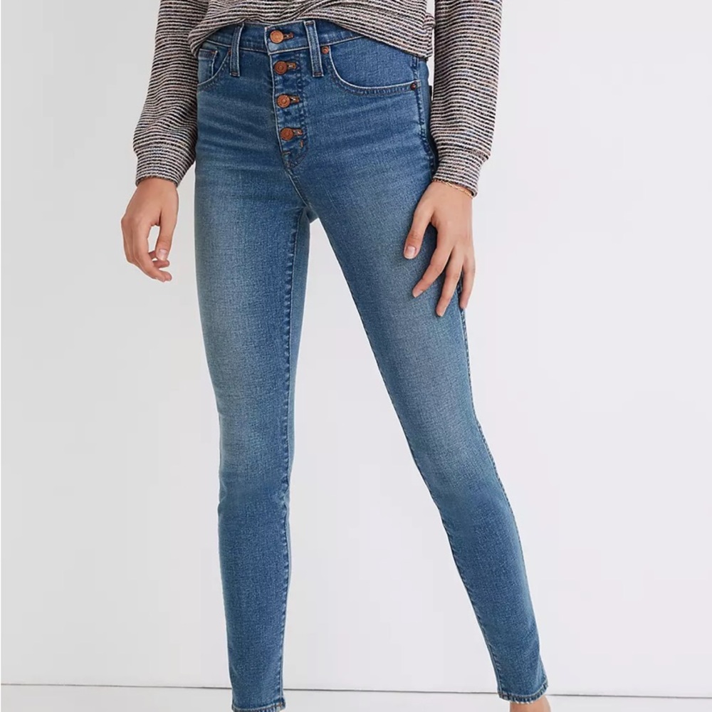 Madewell 10" High-Rise Skinny Jeans in Dewitt Wash Button-Front Jeans